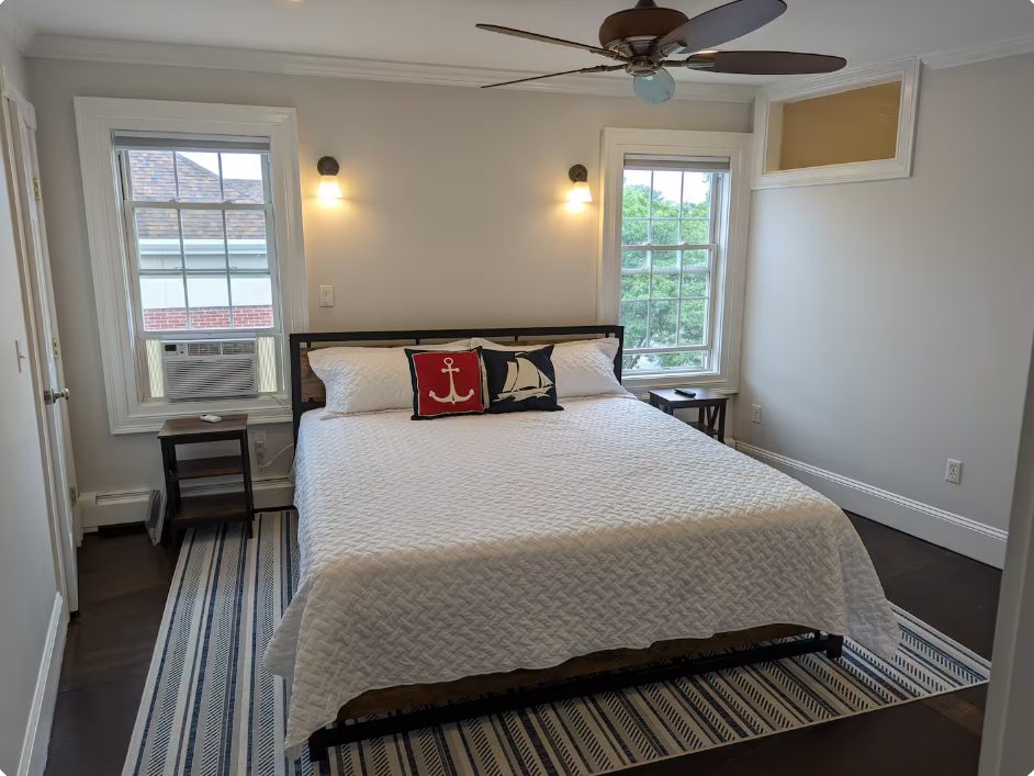 King bedroom at Anchors Aweigh Broadway