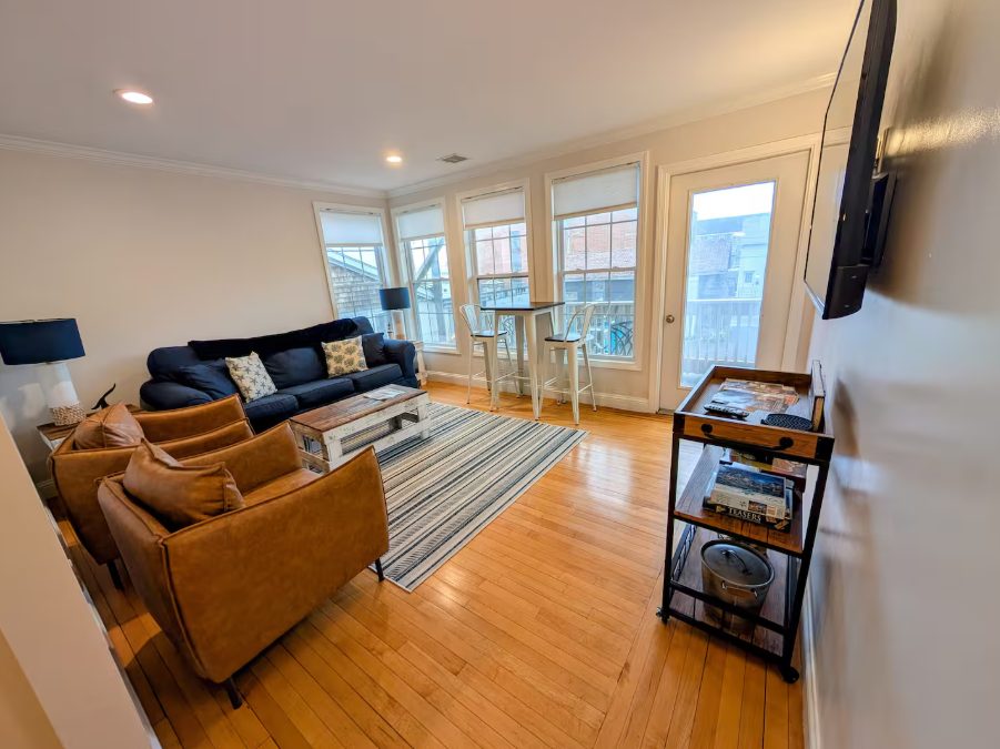 Living room with queen pull-out sofa